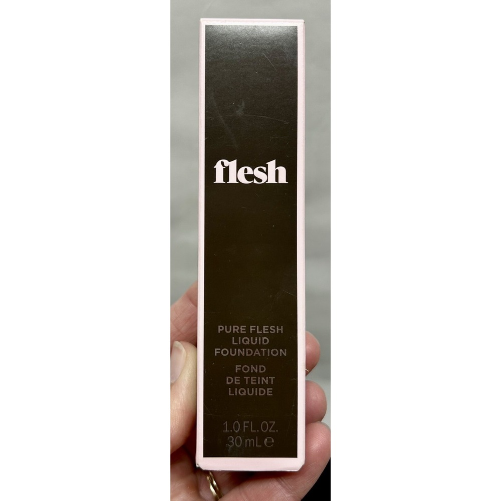 Flesh Beauty by Revlon 21 Biscuit Liquid Foundation 1Fl.Oz. (D5)